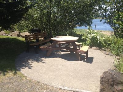 Waterfront Park seating